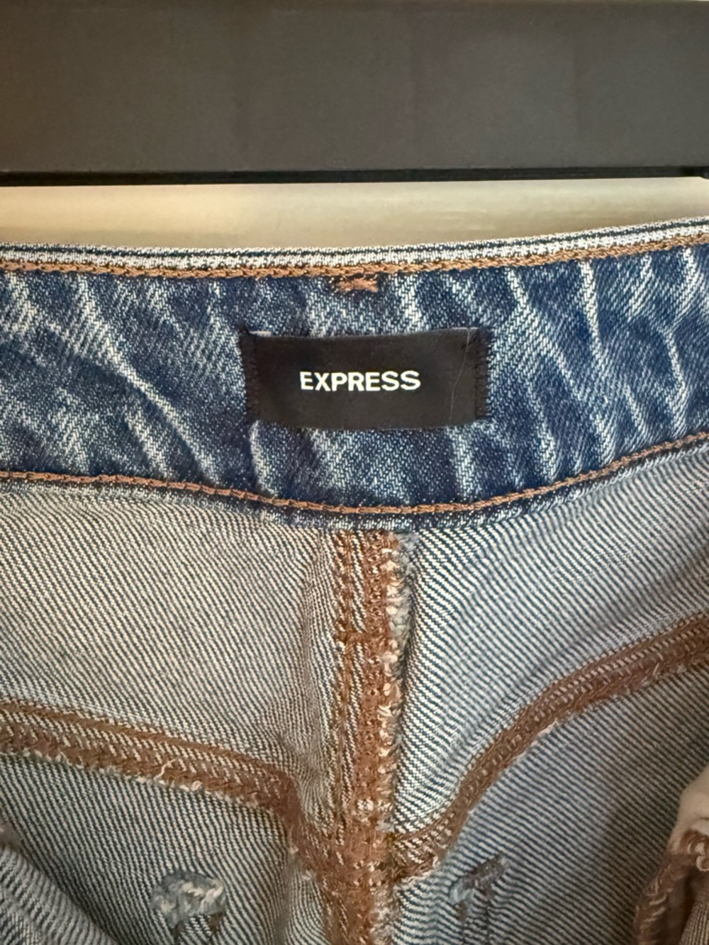 EXPRESS Relaxed Straight Ankle Jeans with Black Side Stripe, Size 10 - Picture 2 of 7